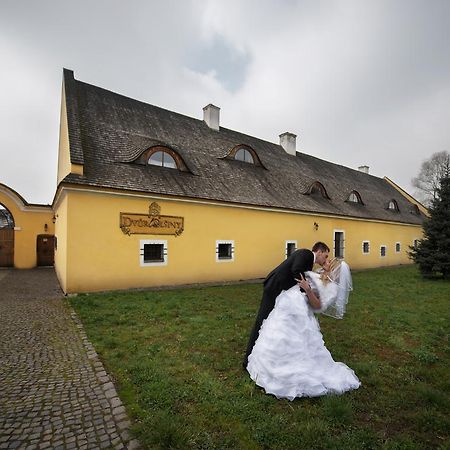 Dvur Olsiny -Hotel And Horse-Riding Karviná エクステリア 写真