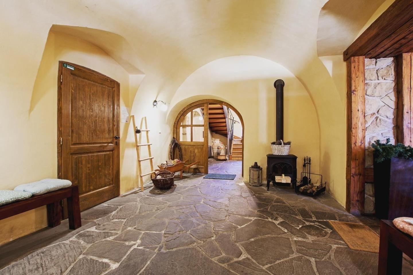 Dvur Olsiny -Hotel And Horse-Riding Karviná エクステリア 写真