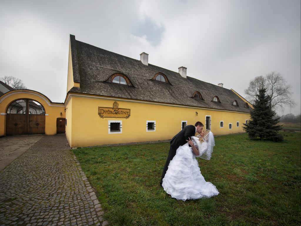 Dvur Olsiny -Hotel And Horse-Riding Karviná エクステリア 写真
