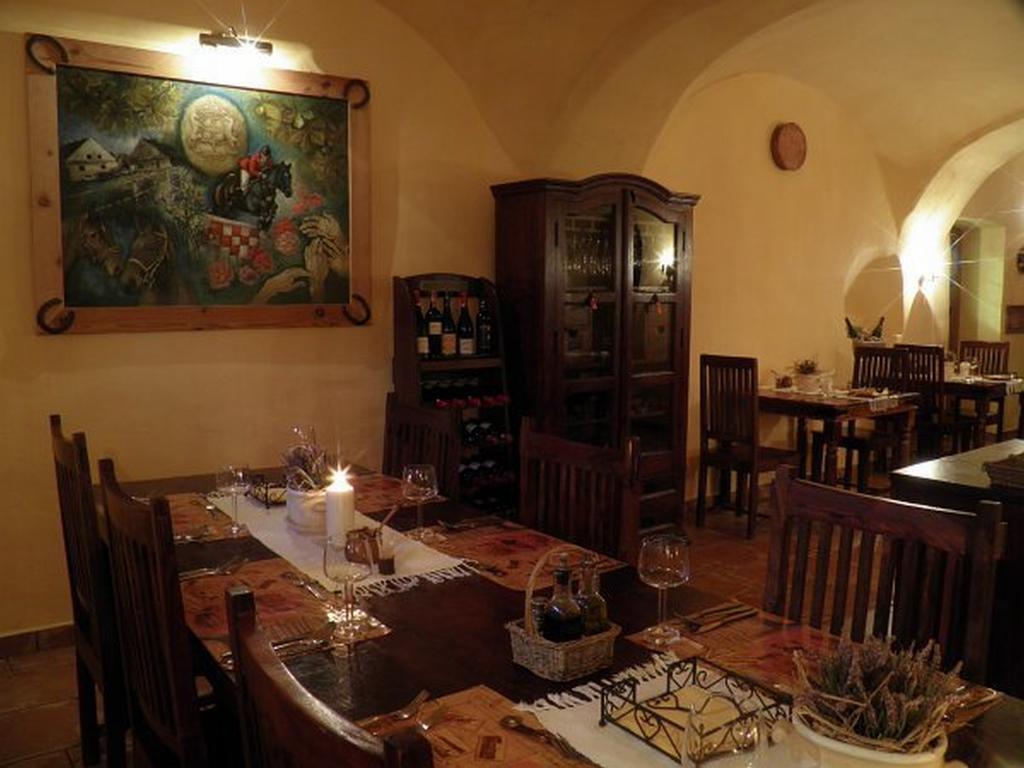 Dvur Olsiny -Hotel And Horse-Riding Karviná エクステリア 写真
