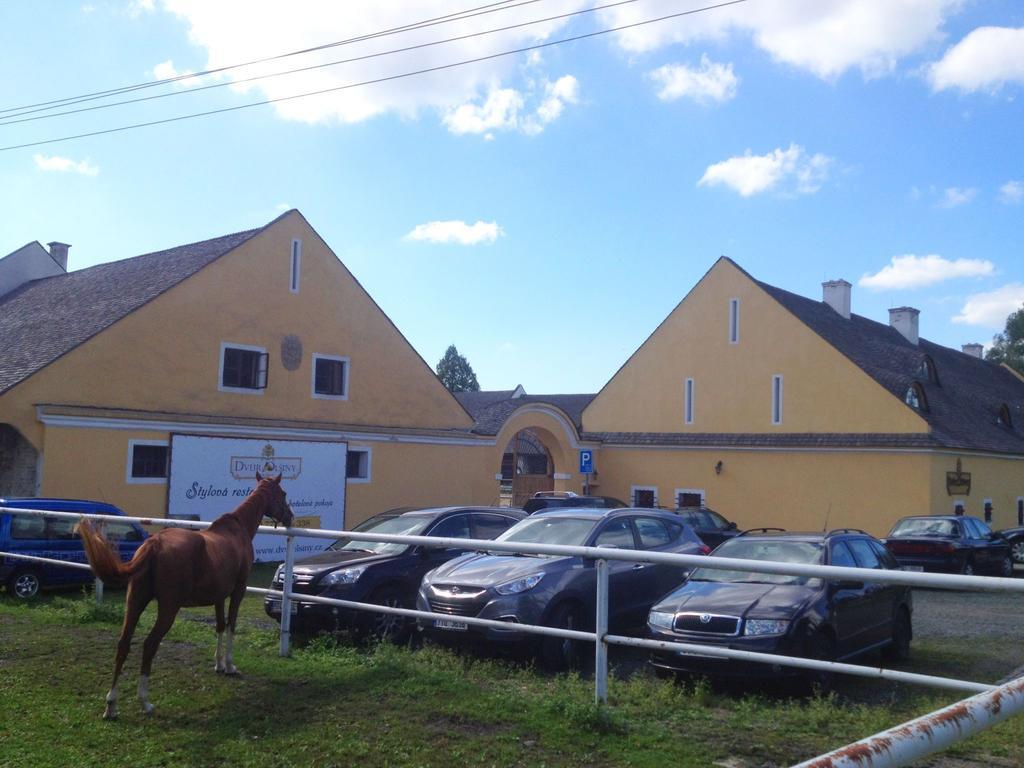 Dvur Olsiny -Hotel And Horse-Riding Karviná エクステリア 写真