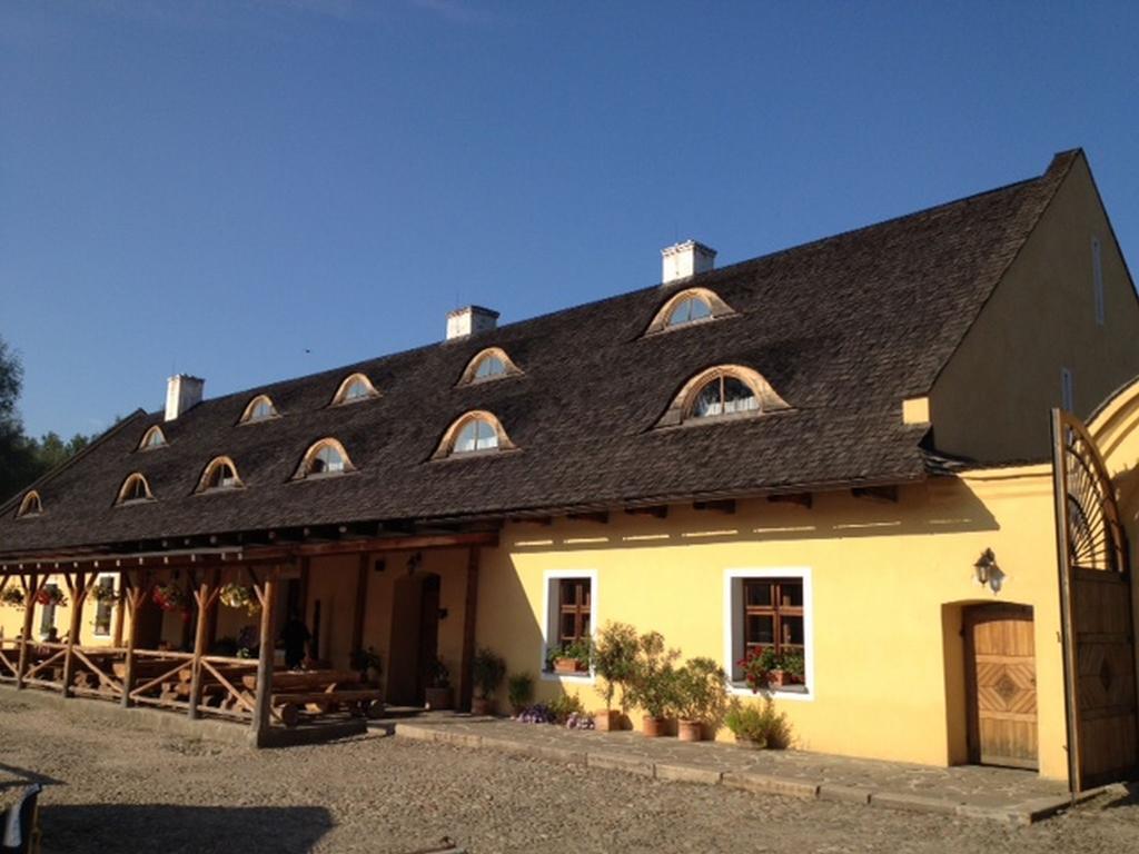 Dvur Olsiny -Hotel And Horse-Riding Karviná エクステリア 写真